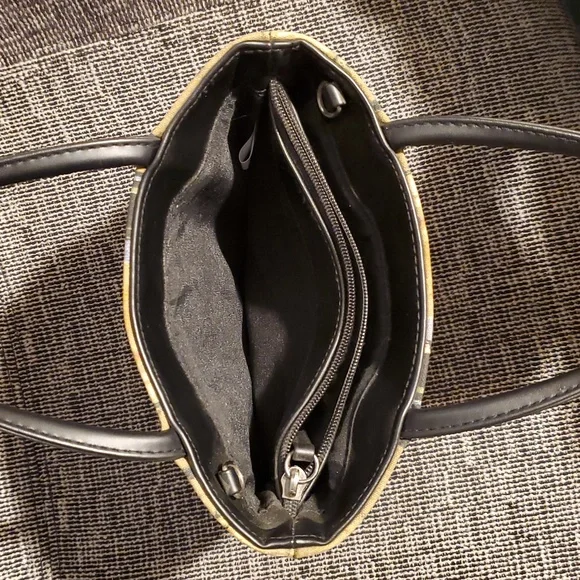 Bueno Brand Stylish Black & Gold Venice Print Handbag - Picture 4 of 7